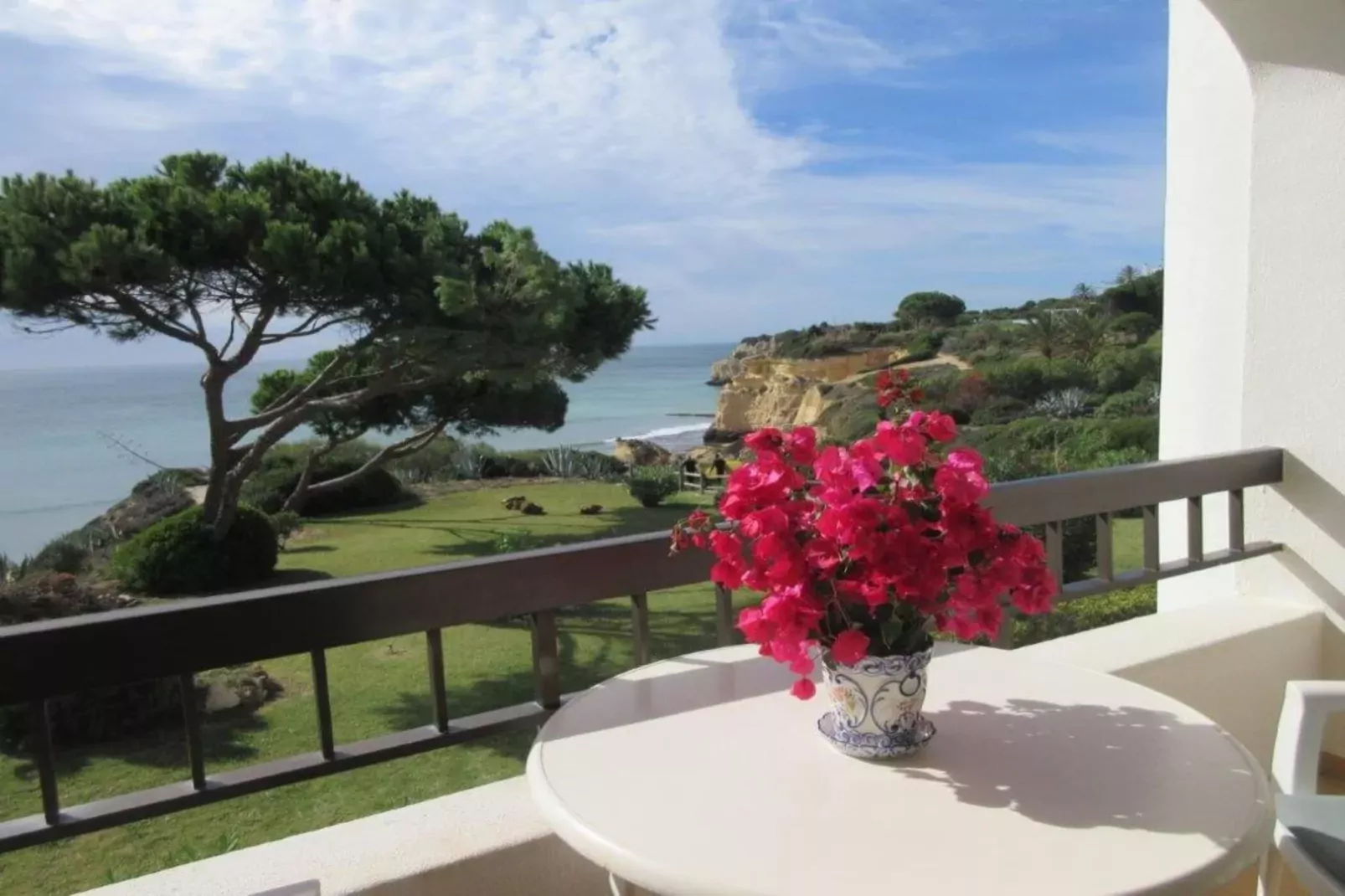 Reihenhaus in Armação de Pêra // Casa Ninho-Terrace balcony