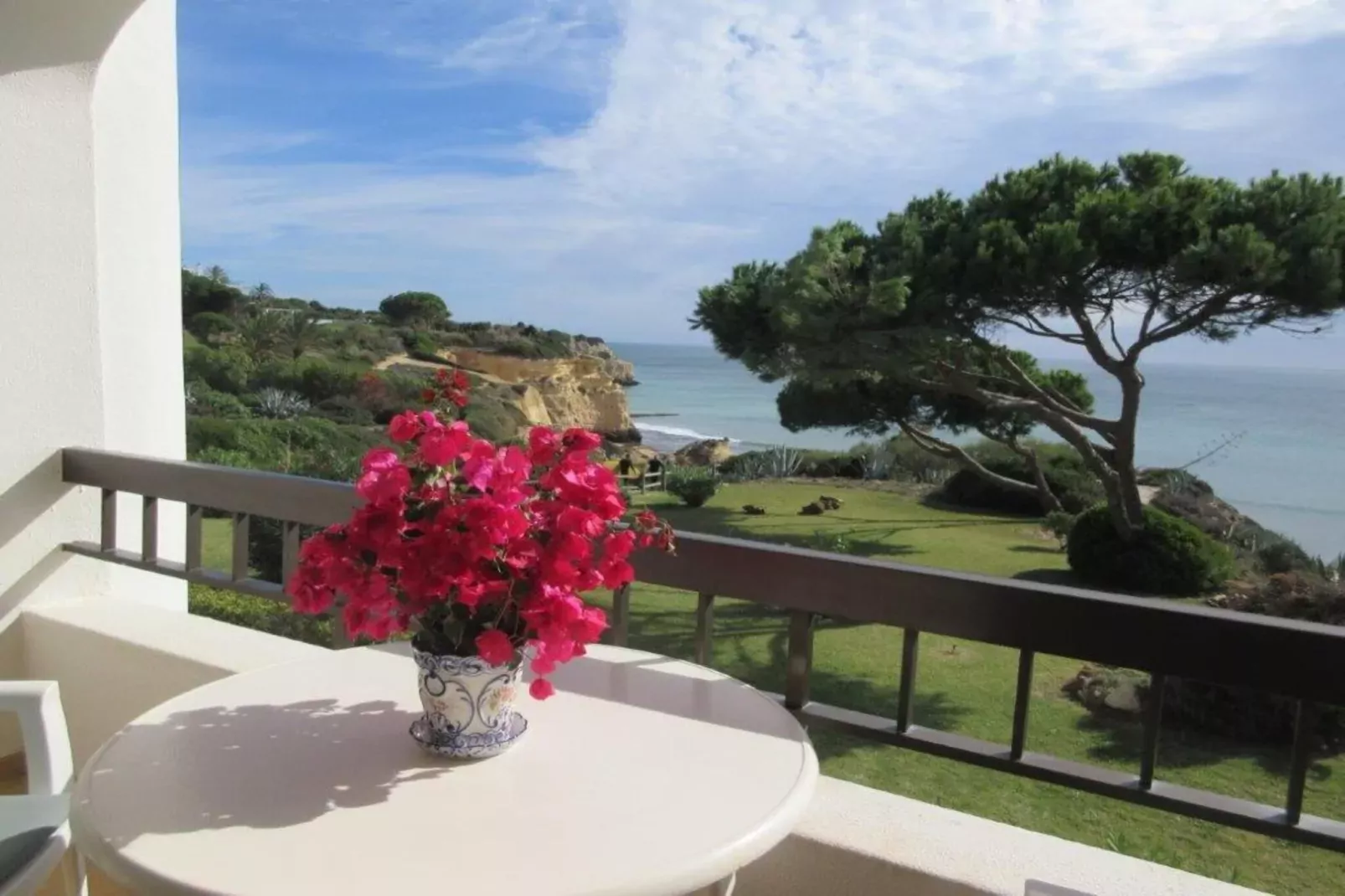 Reihenhaus in Armação de Pêra // Casa Ninho-Terrace balcony