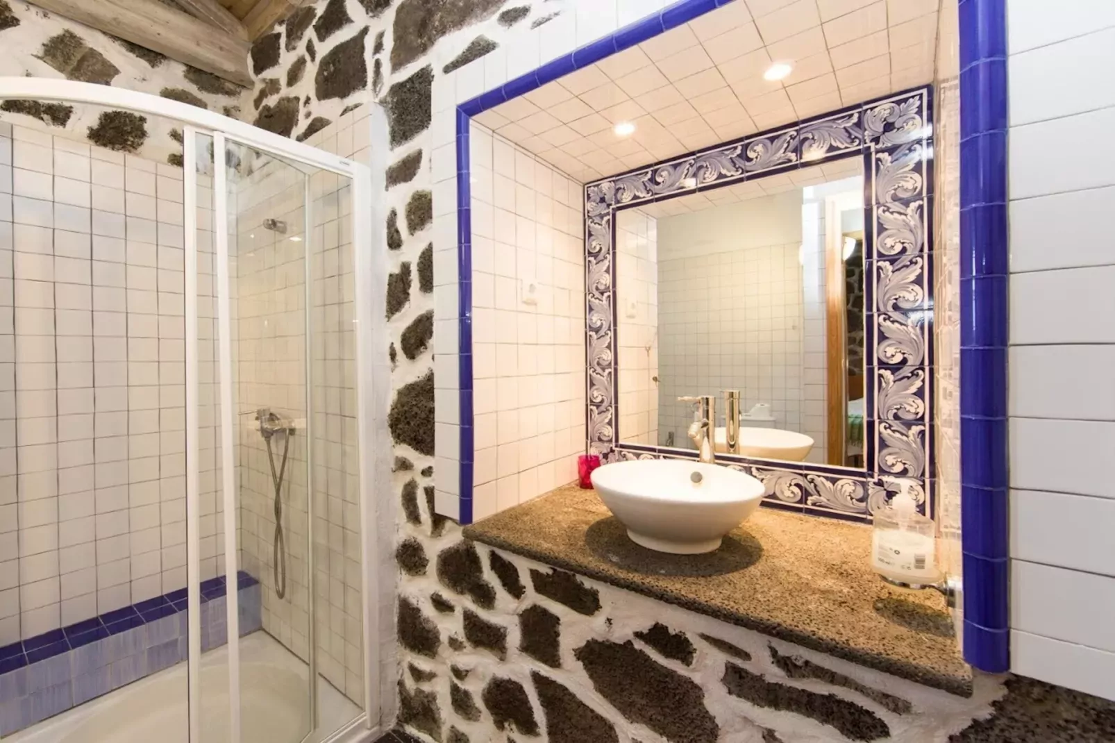 Ferienhaus in Santa Luzia // Casa do Alambique-Badezimmer