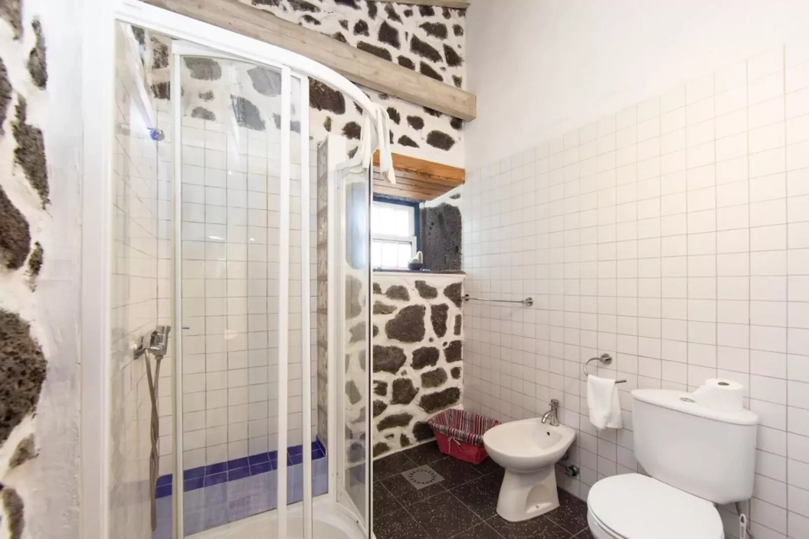 Ferienhaus in Santa Luzia // Casa do Alambique-Badezimmer