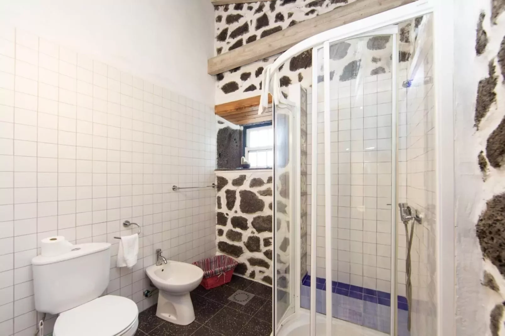 Ferienhaus in Santa Luzia // Casa do Alambique-Badezimmer