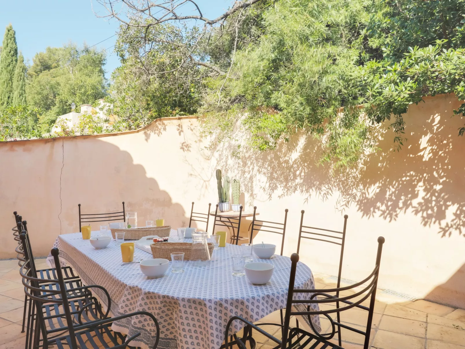 Le Petit Rouveau-Outside