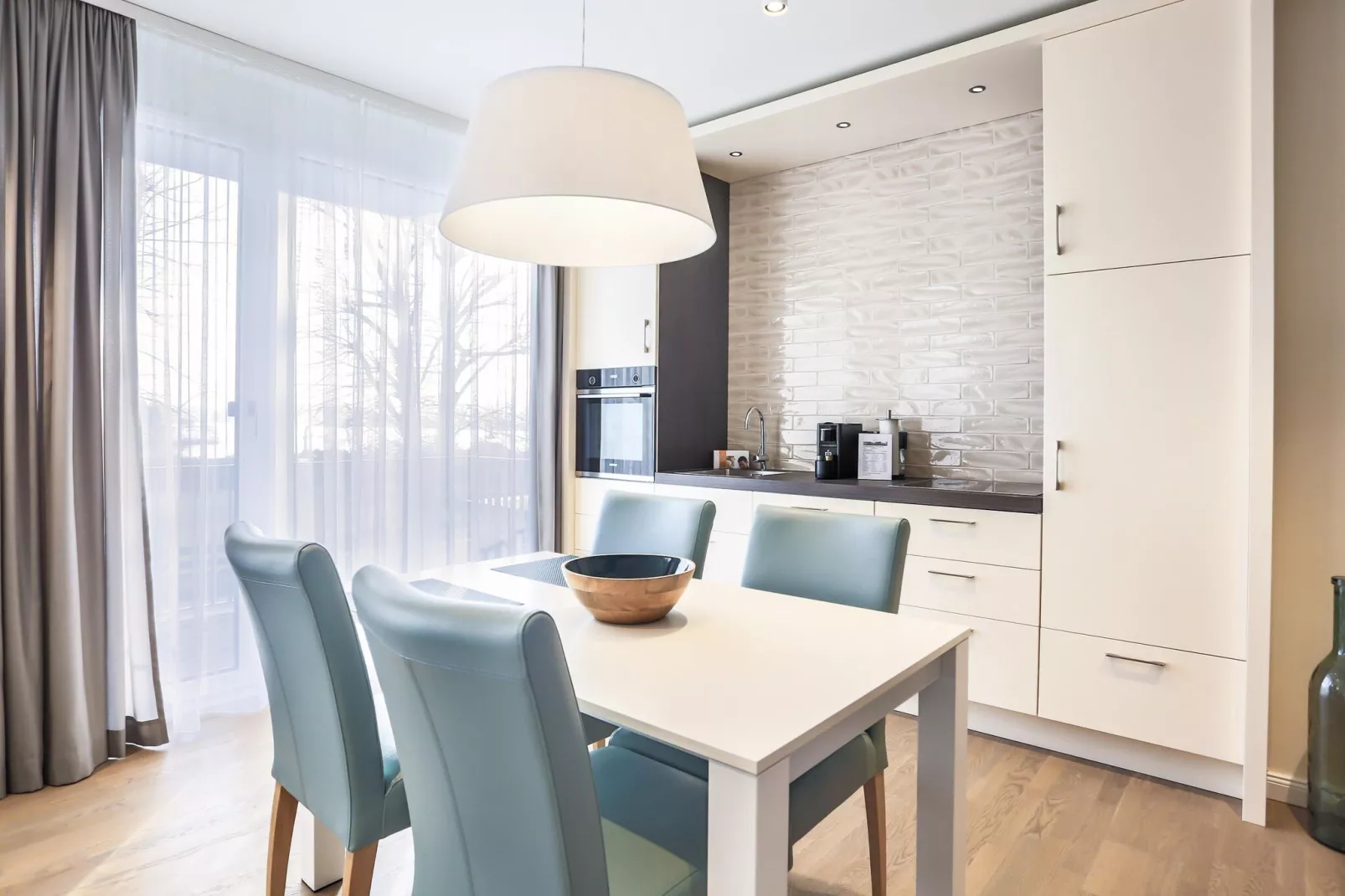 Apartments im MAREMÜRITZ Yachthafen Resort / Fortuna Suite Müritzblick 2 Personen-Kitchen