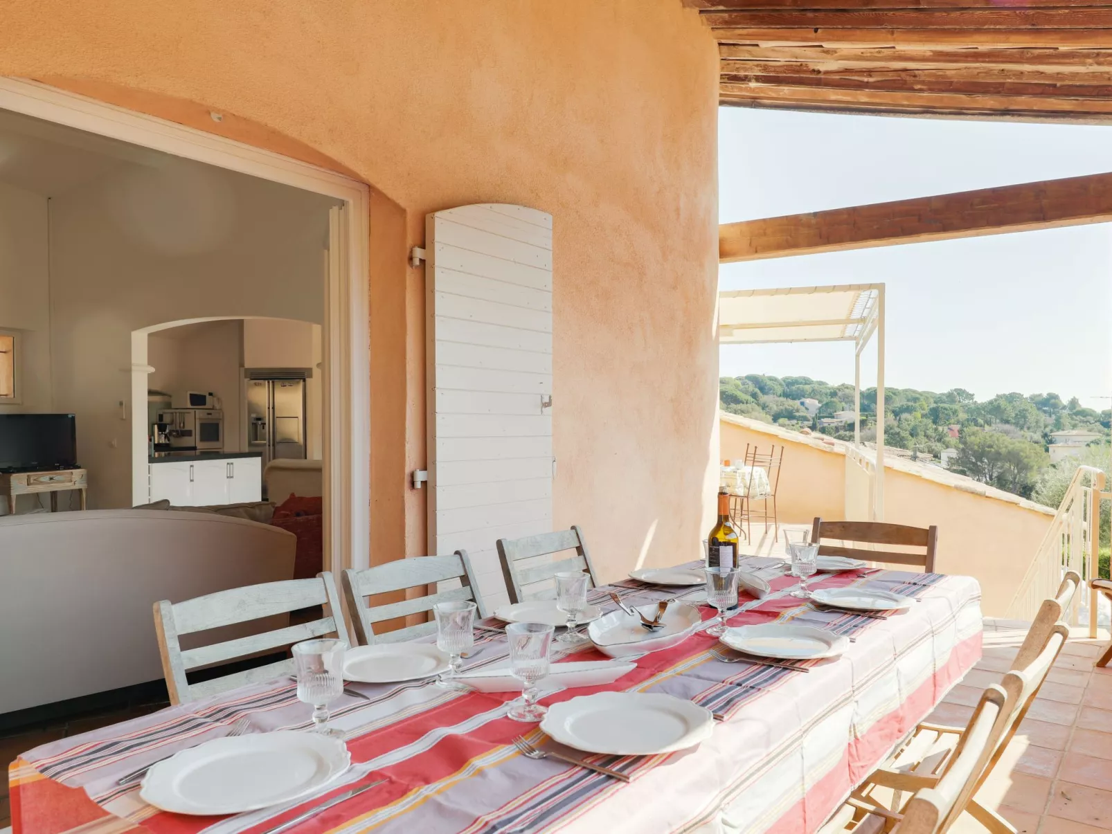 Le Petit Rouveau-Outside