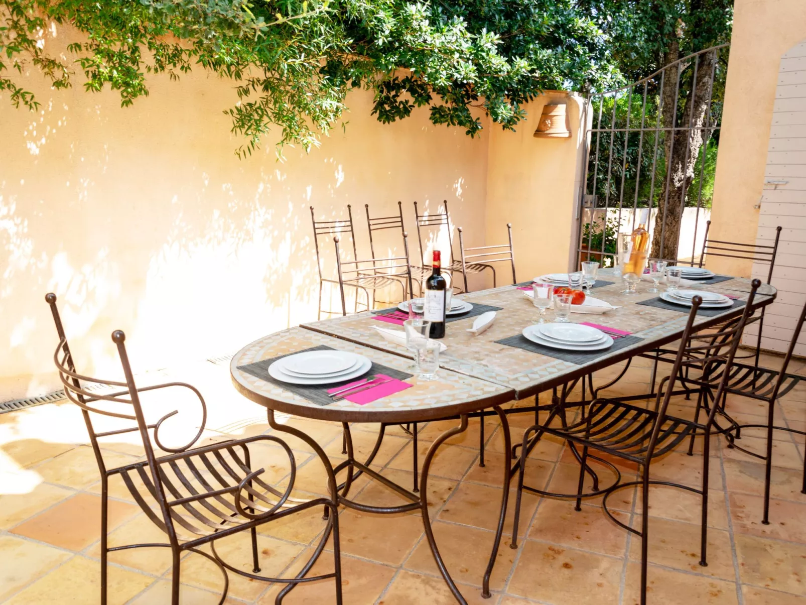 Le Petit Rouveau-Outside