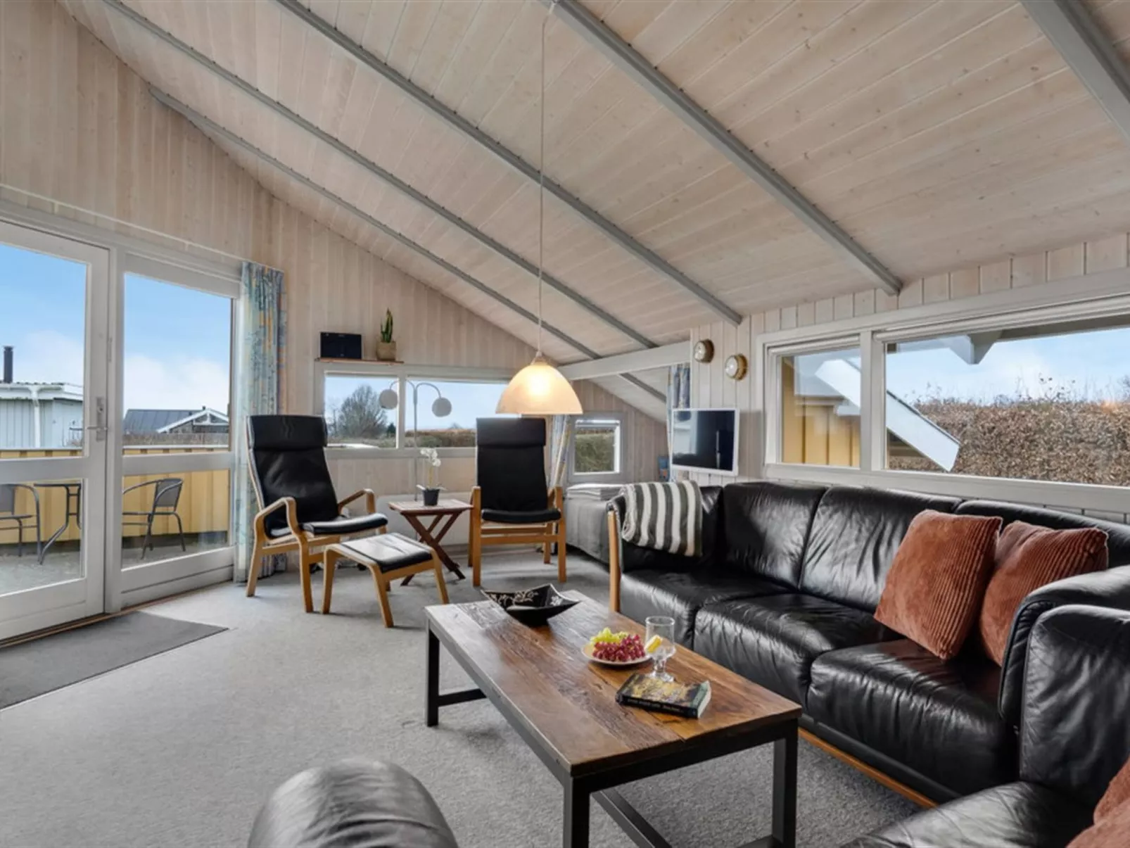 "Halla" - 250m from the sea-Drinnen
