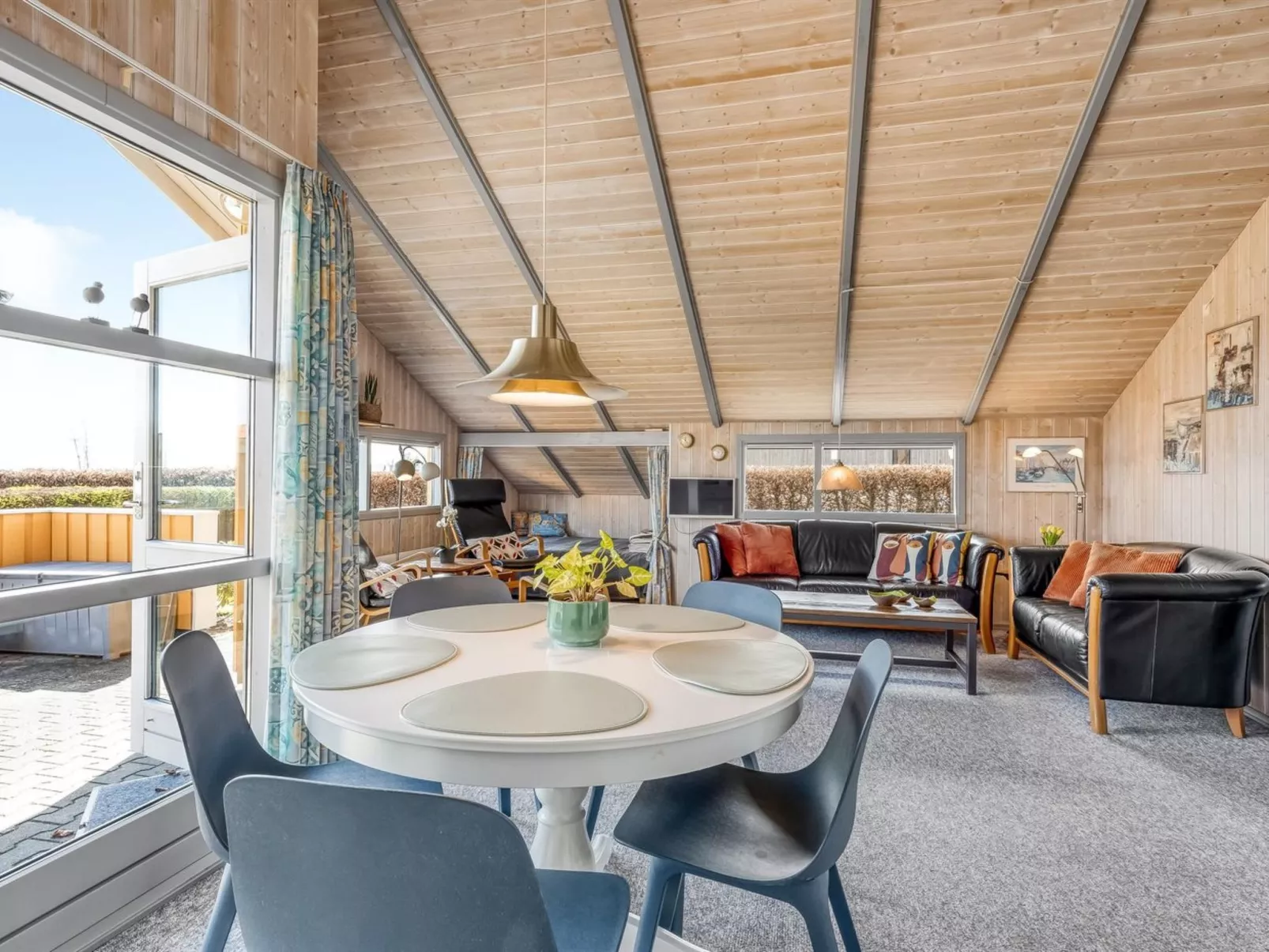 "Halla" - 250m from the sea-Drinnen