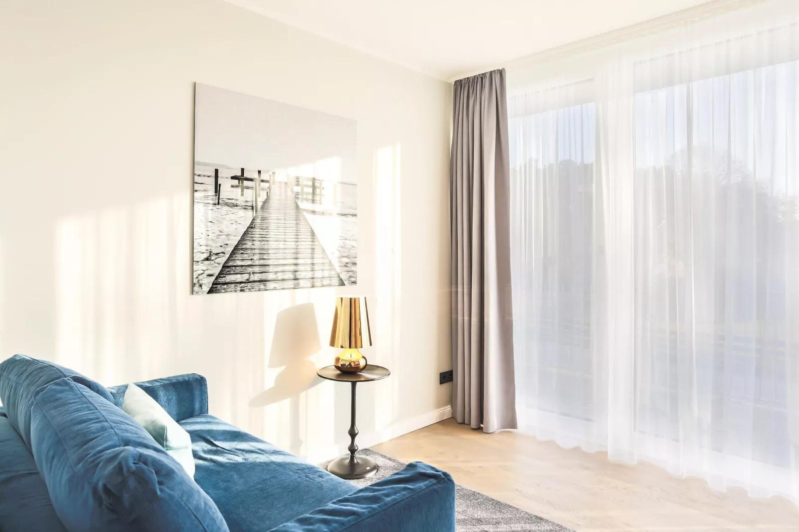 Apartments im MAREMÜRITZ Yachthafen Resort & Spa / Fortuna Suite Müritzblick 3 Personen-Salon