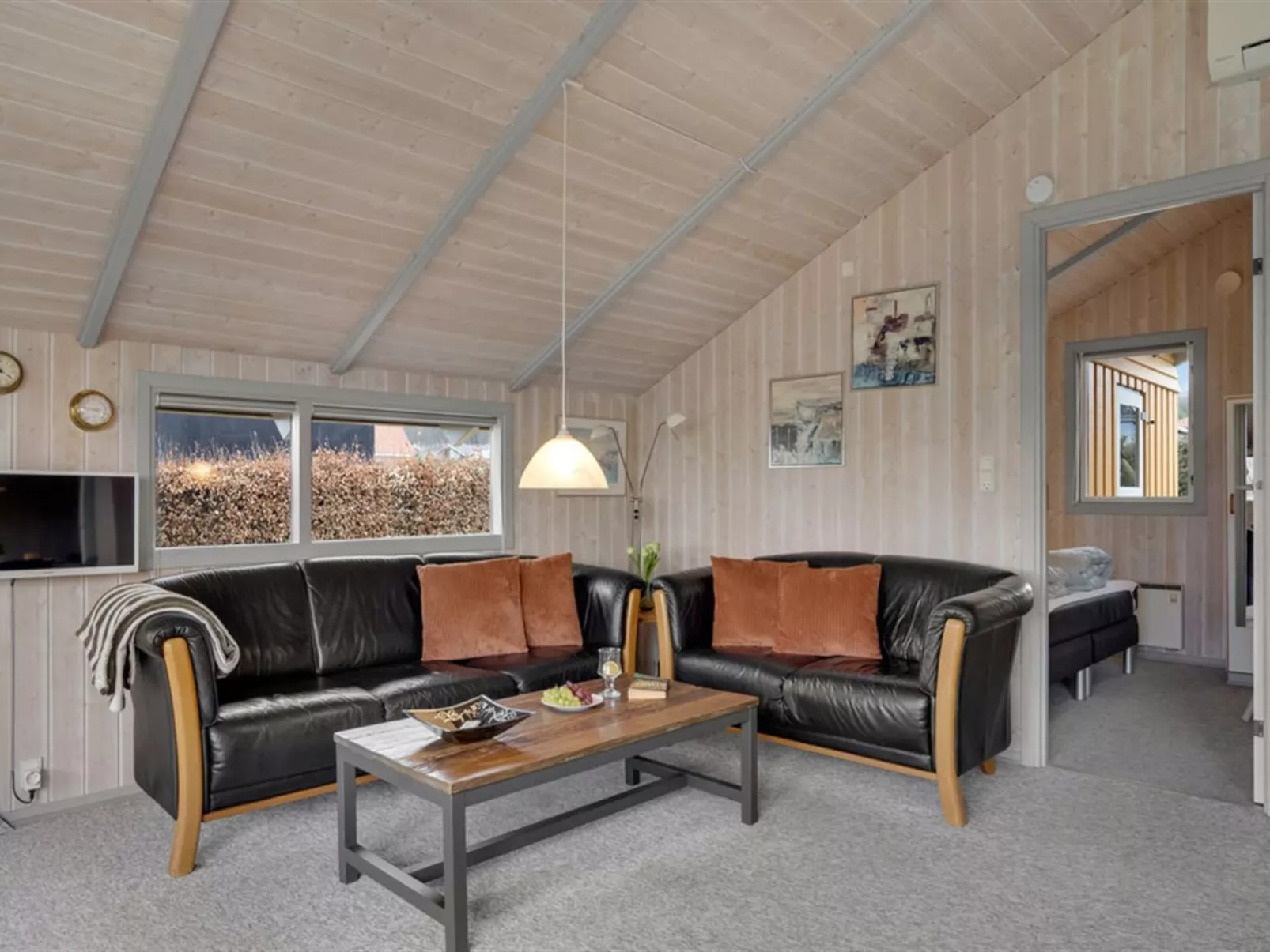 "Halla" - 250m from the sea-Drinnen