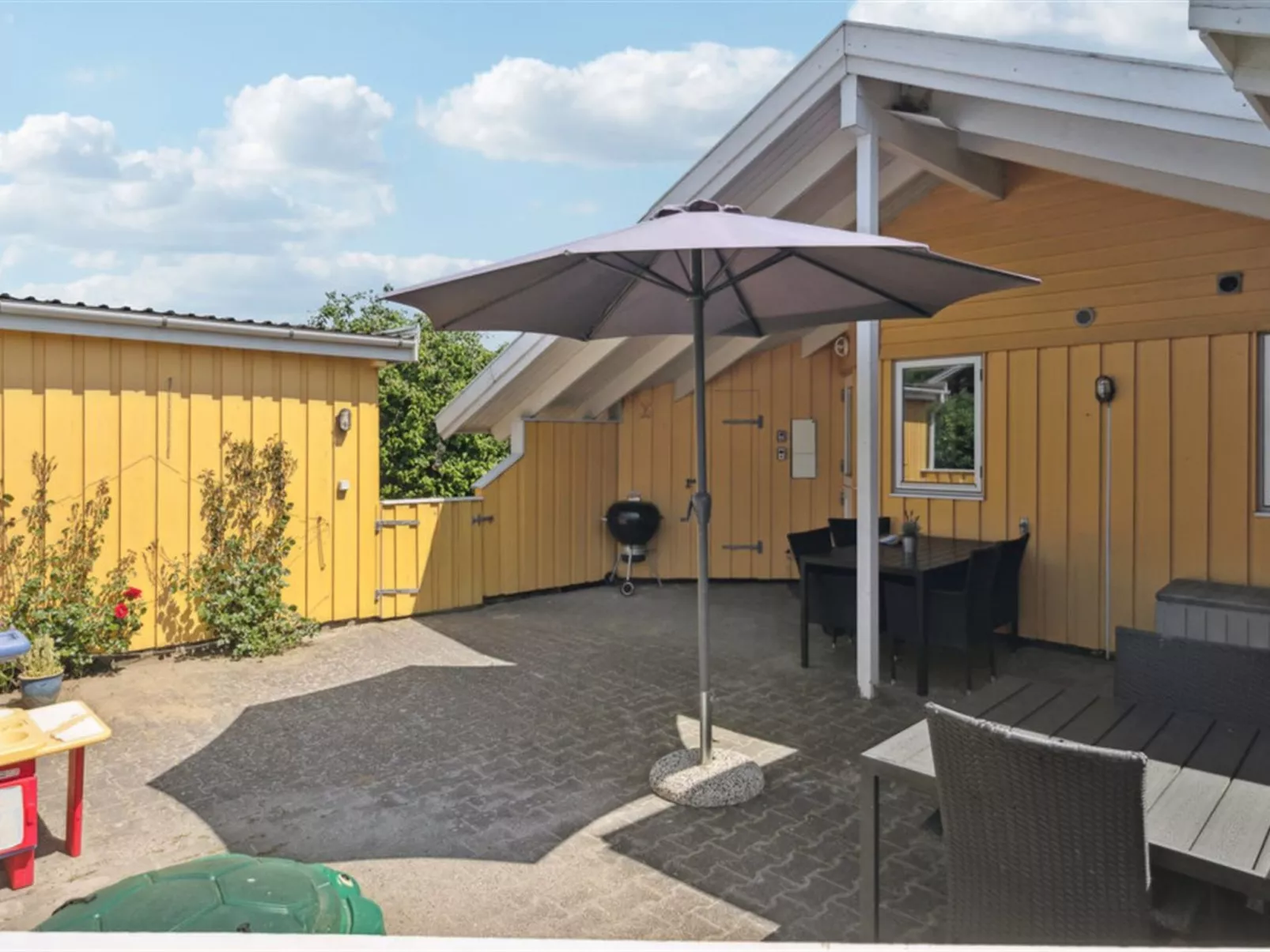 "Halla" - 250m from the sea-Draußen