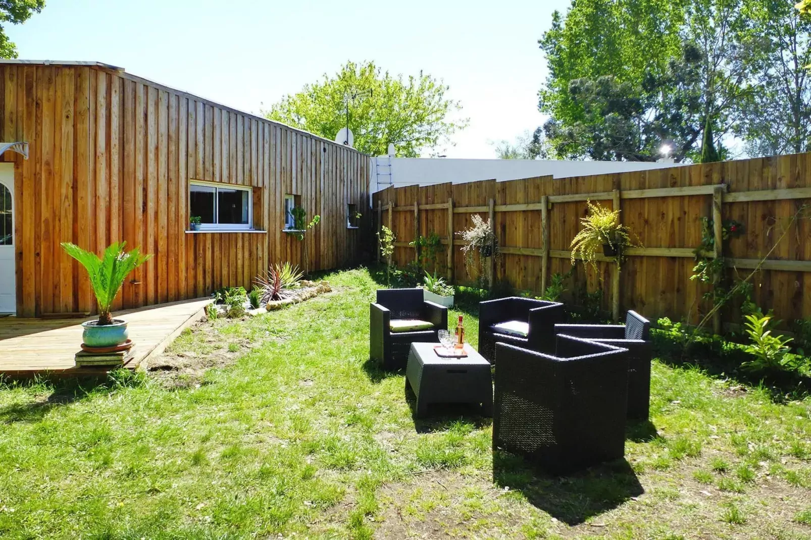 Holiday home Le Porge-Jardins en été