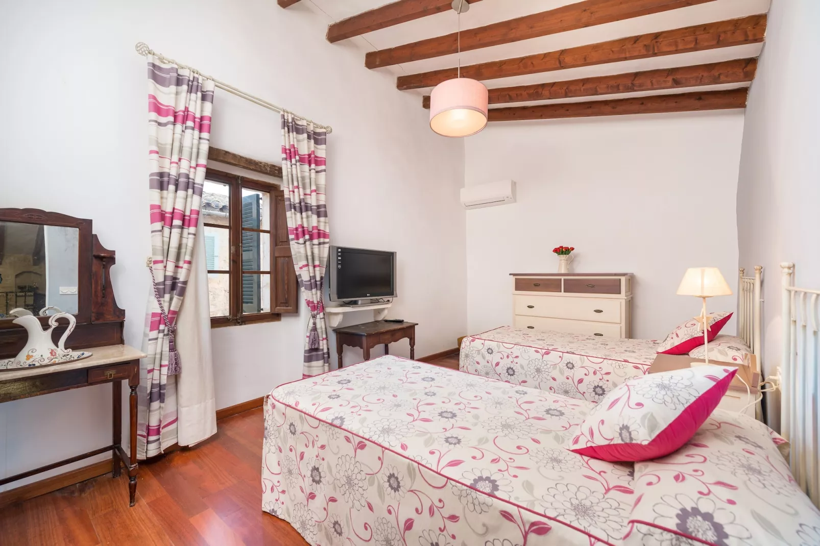 Can Vallori-Bedroom