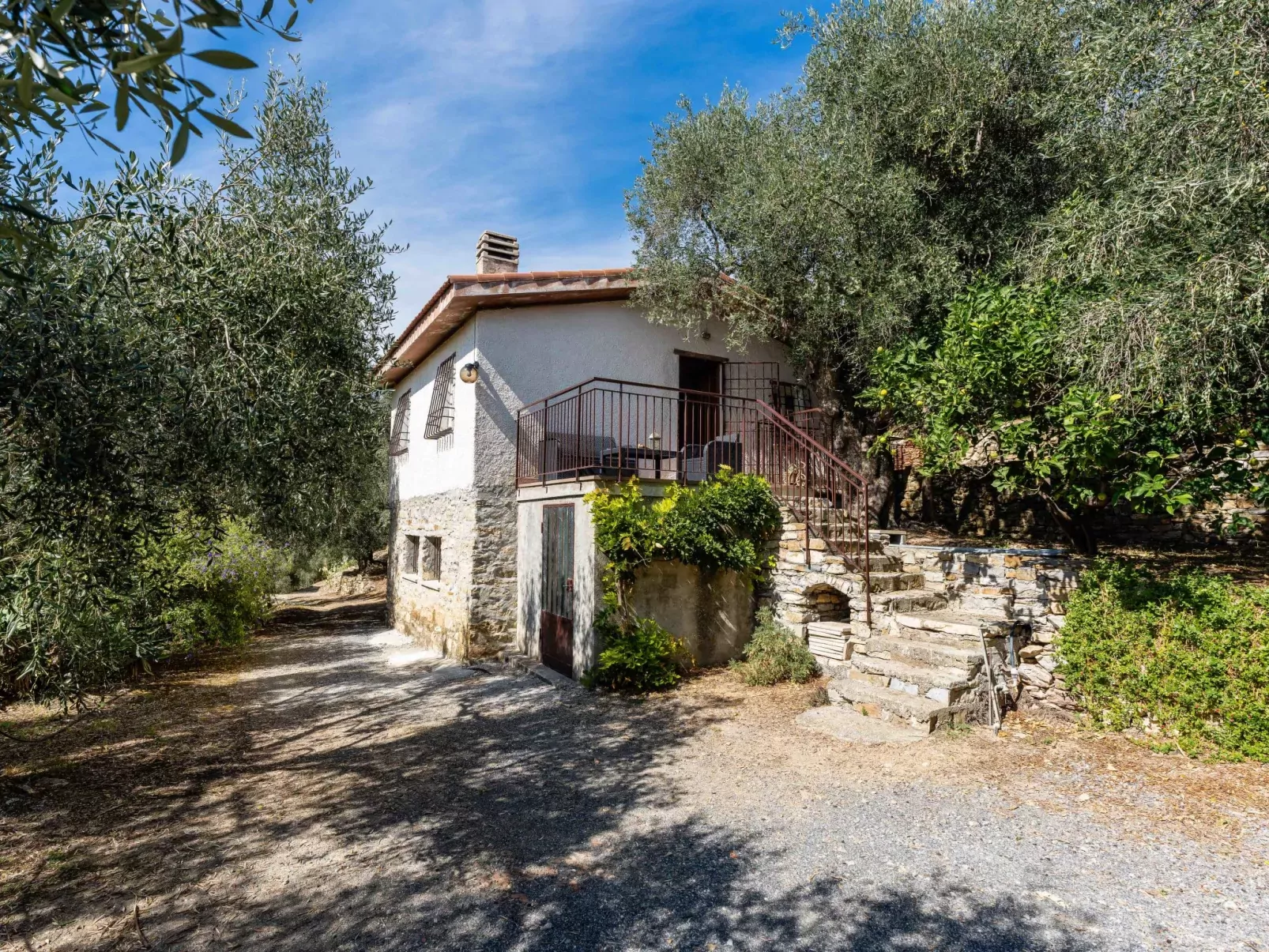 Gravel's House-Outside