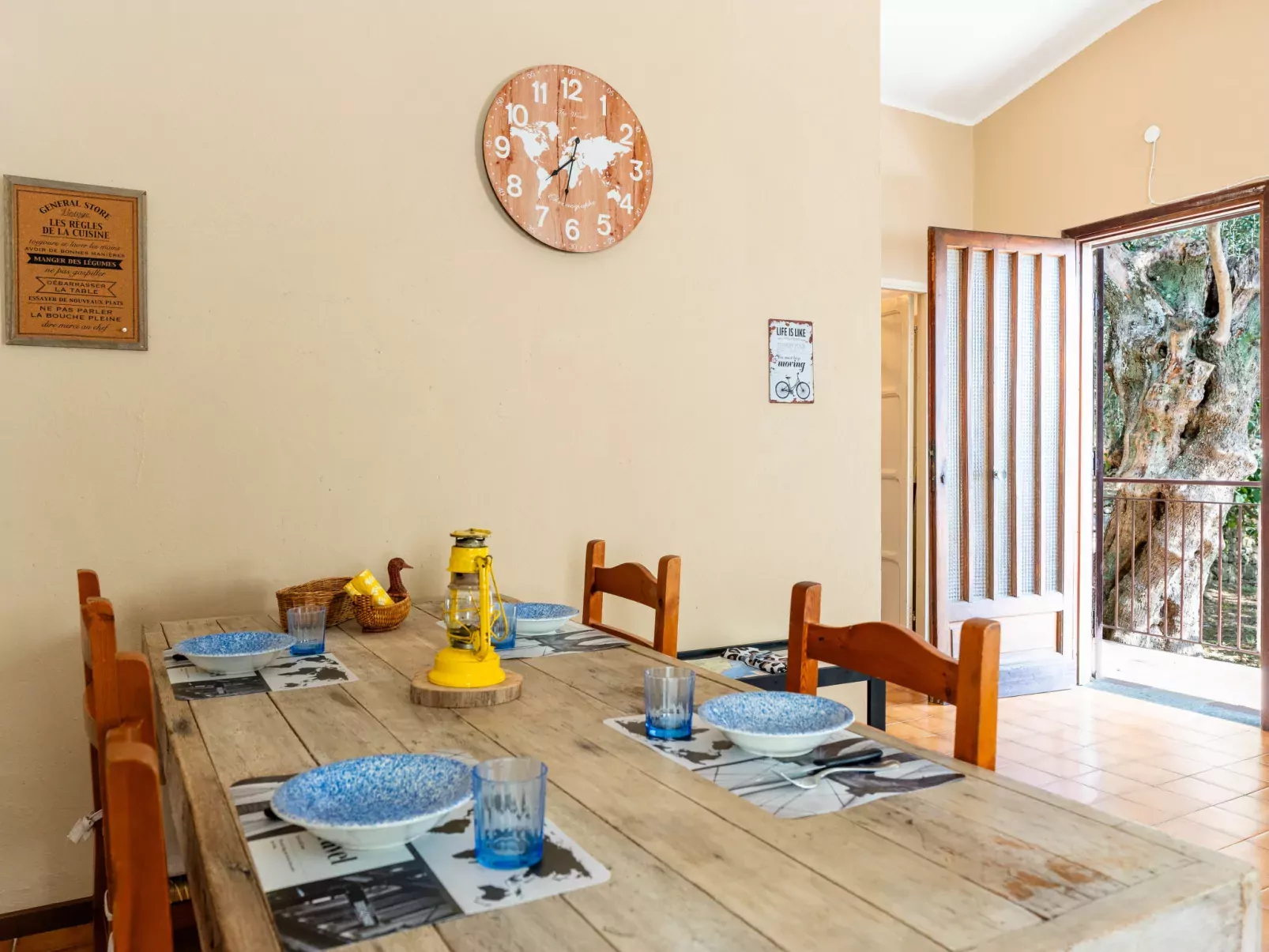 Gravel's House-Inside