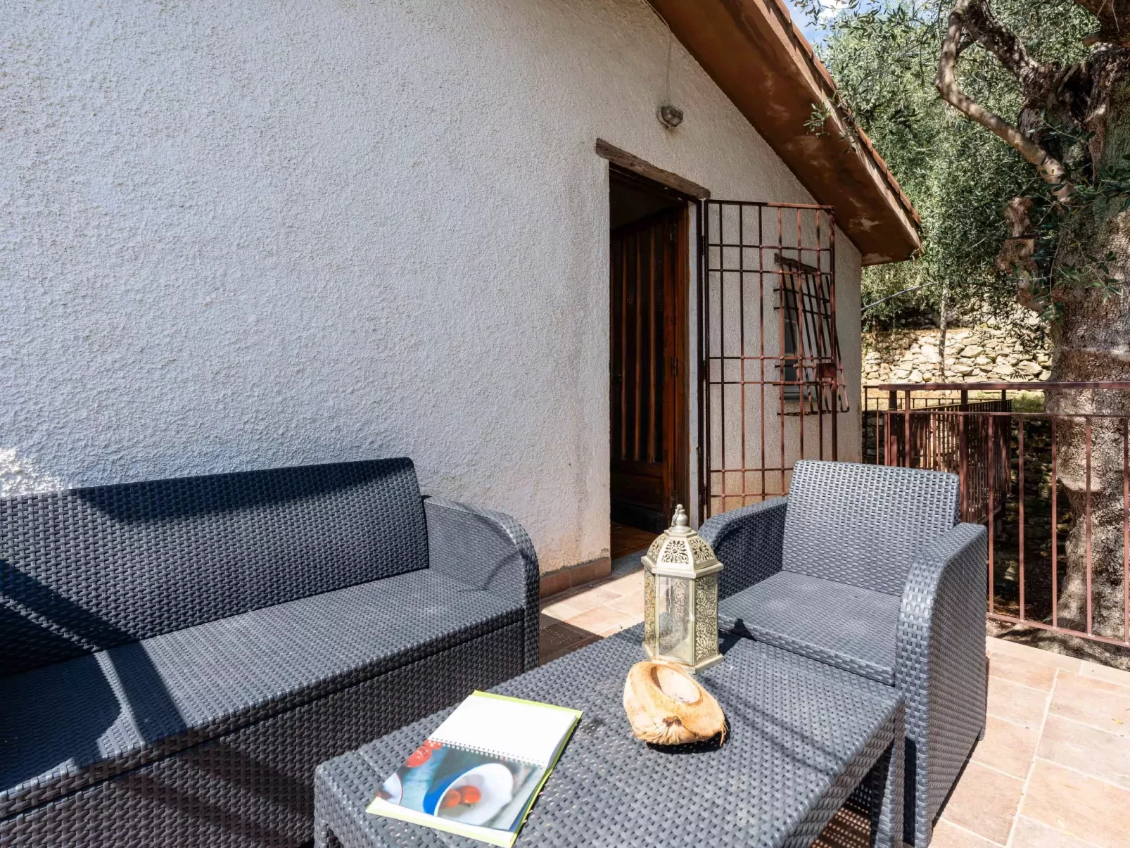 Gravel's House-Outside