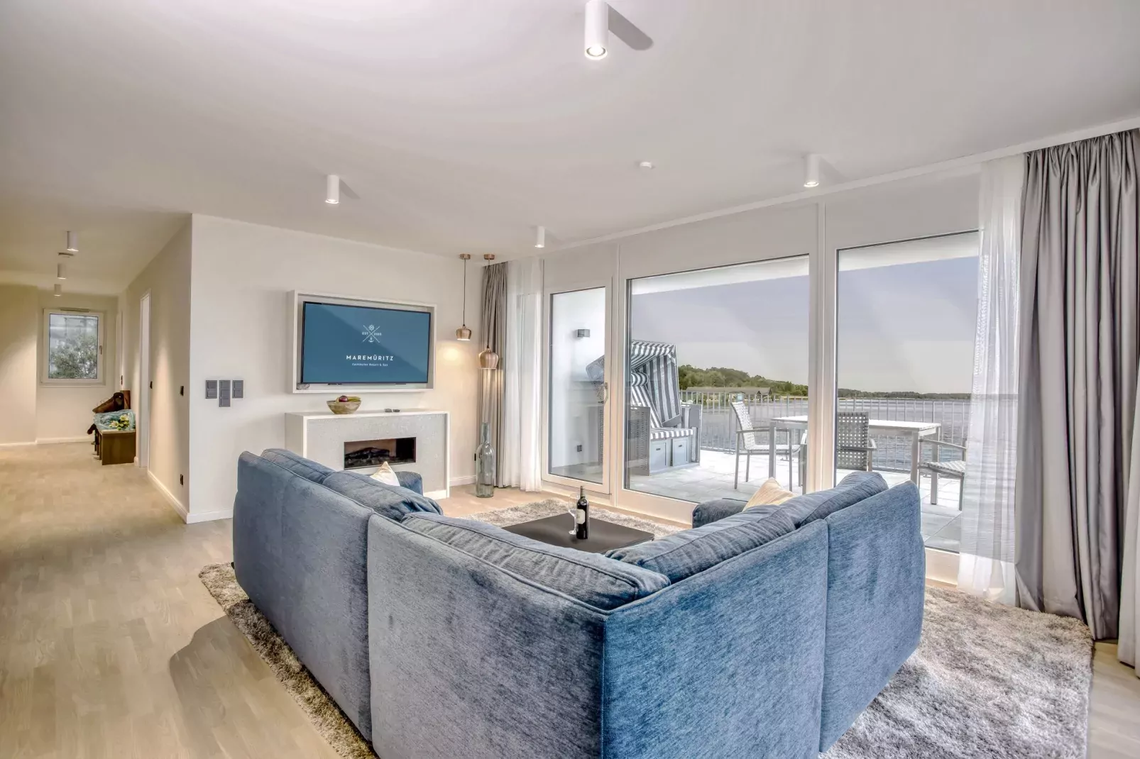 Apartments im MAREMÜRITZ Yachthafen Resort & Spa / Anker Penthouse Suite 2 Personen und 2 Kinder 3-15 Jahre-Living room