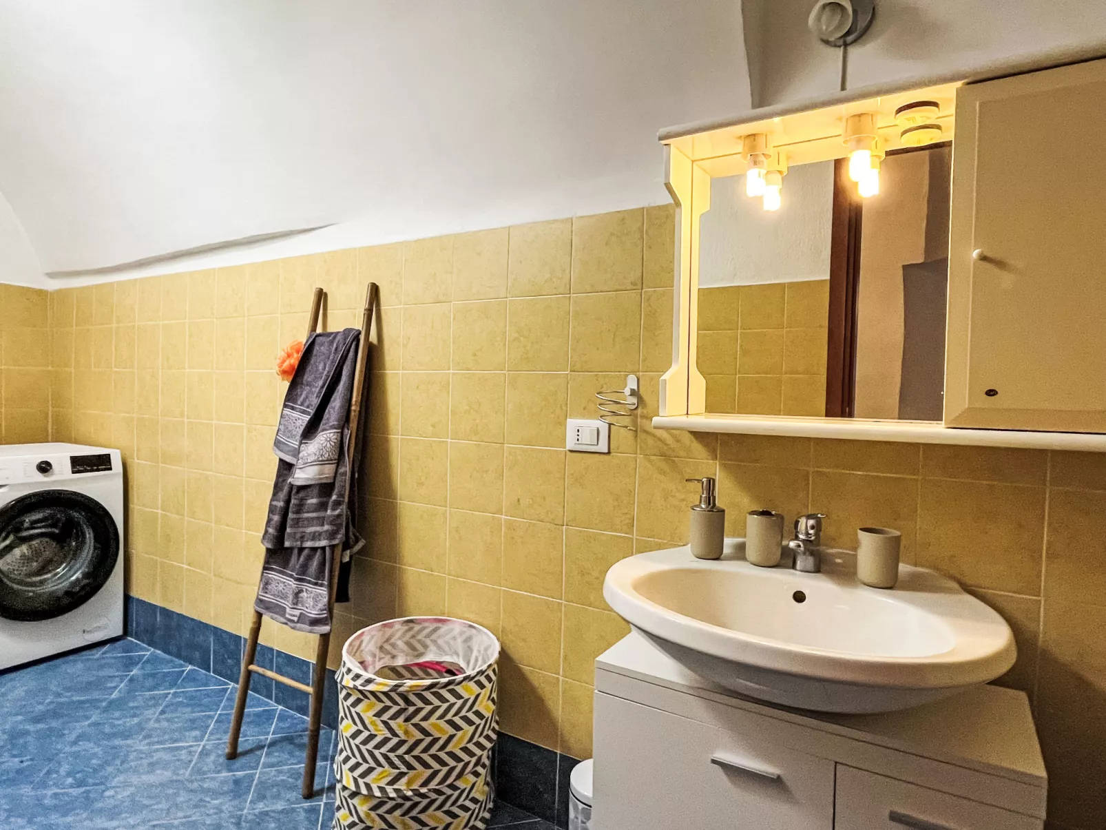 Casa dei Nani-Inside