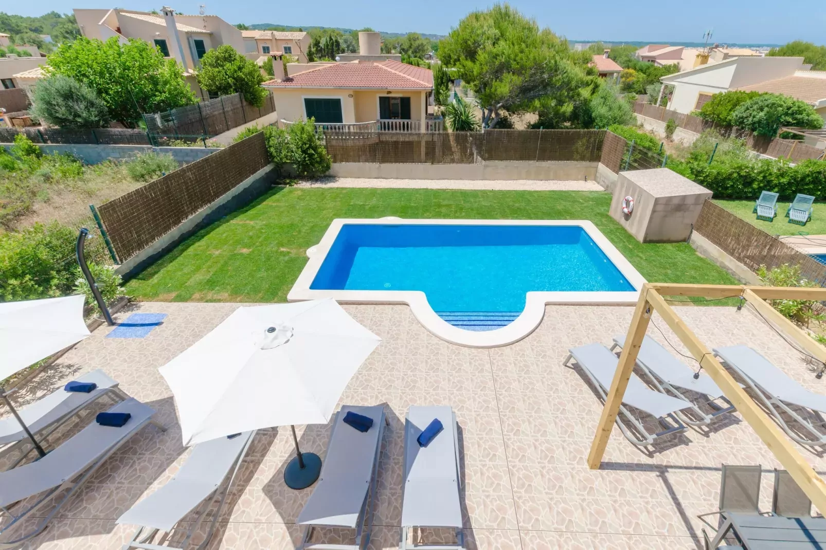 Dones D'aigua 11-View summer