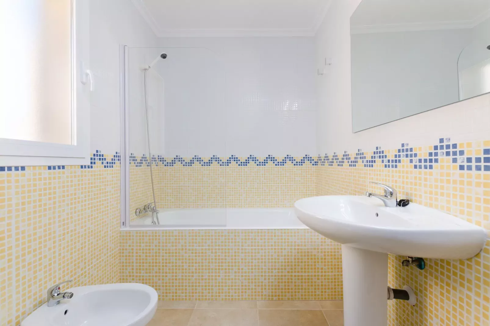 Dones D'aigua 11-Bathroom