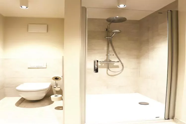 Apartments im MAREMÜRITZ Yachthafen Resort & Spa / Aurora Landseite 2 Personen-Bathroom