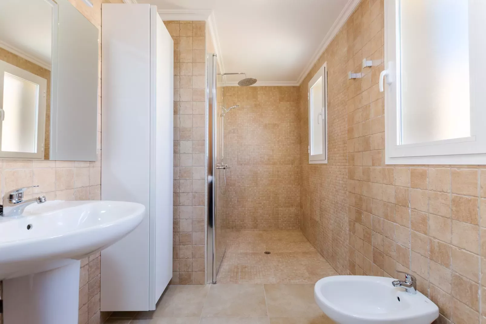 Dones D'aigua 11-Bathroom