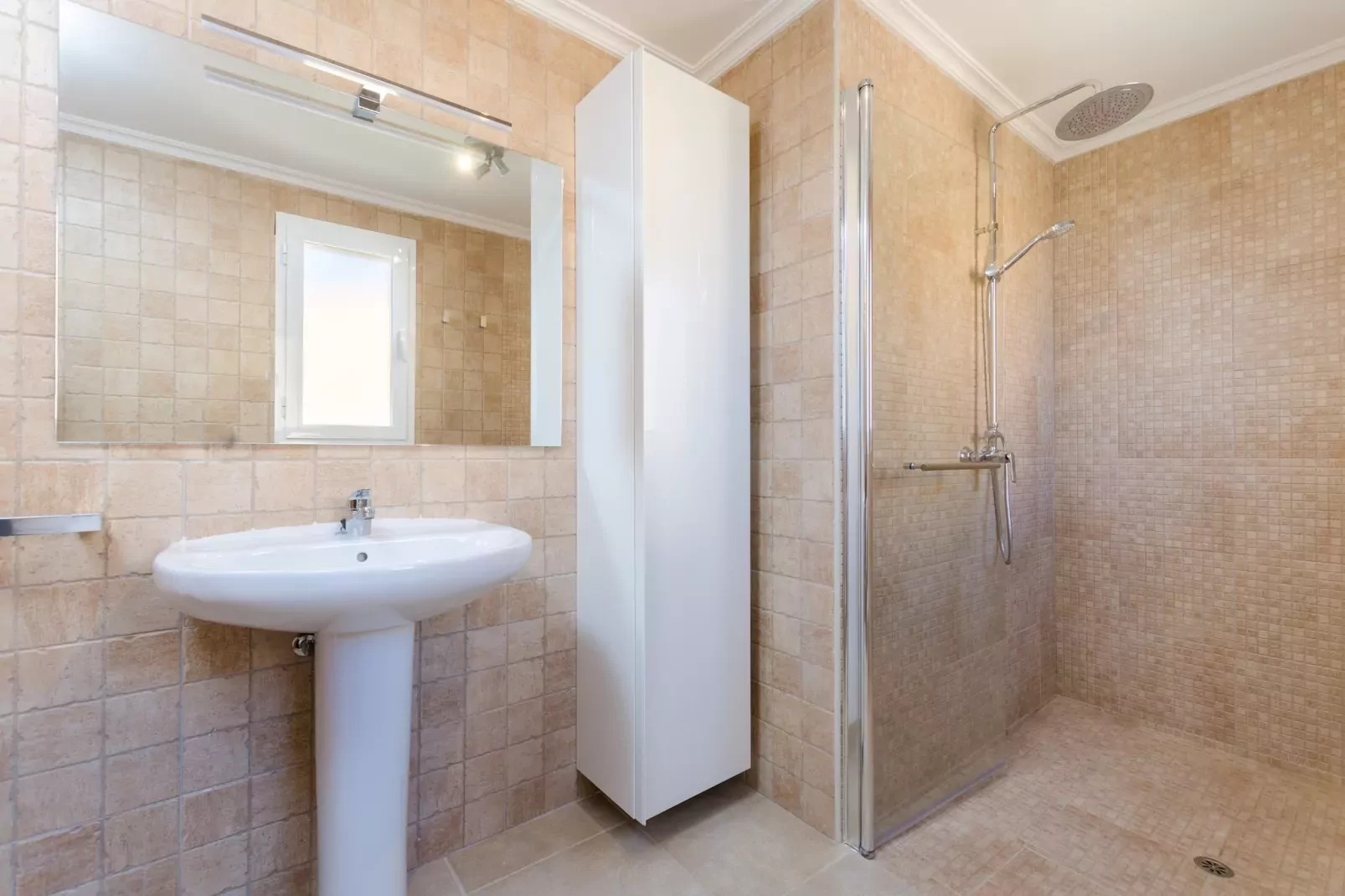 Dones D'aigua 11-Bathroom