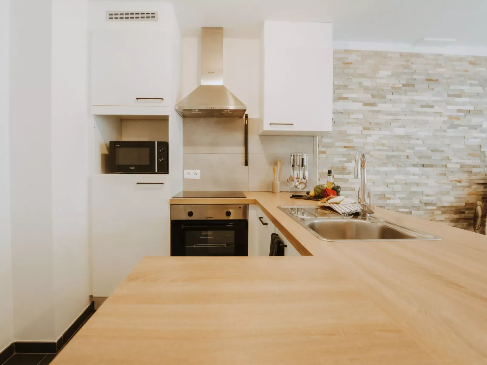 Oasi with parking and terrace-Inside