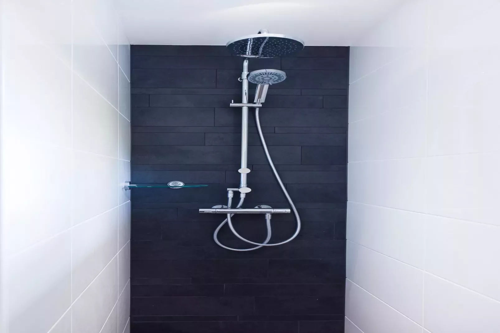 Skip Wellness de luxe met sauna-Badezimmer