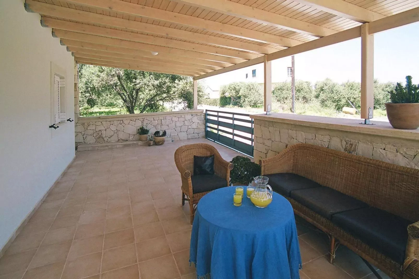 Holiday residence Rodanthi Darmarochori-Complex-Terrassenbalkon