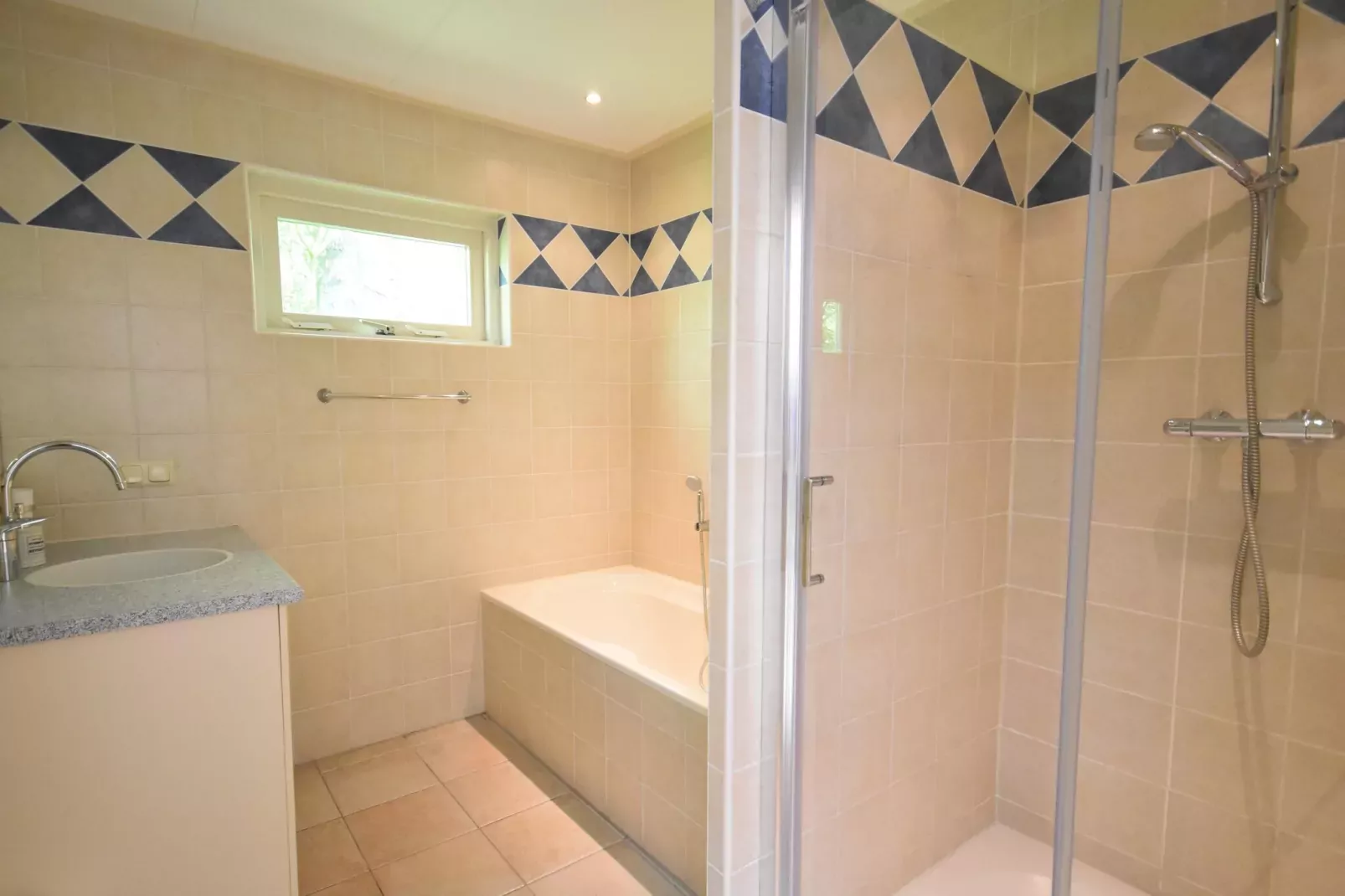 Bungalowpark Campanula 4-Bathroom