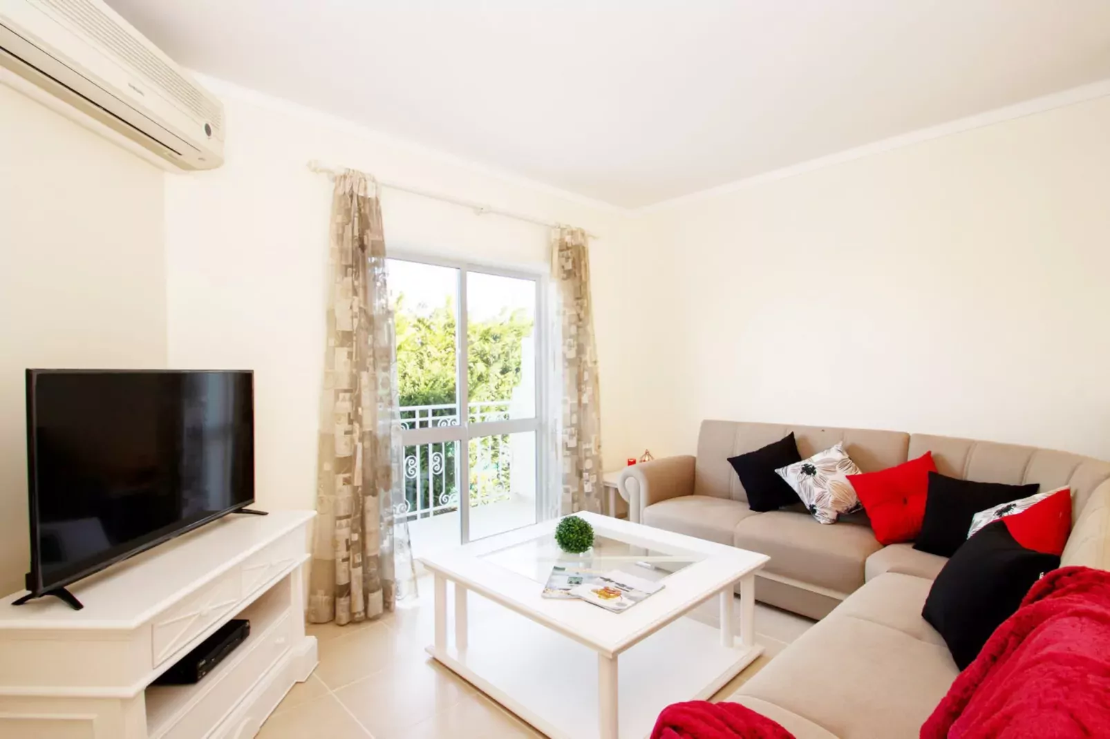 Townhouse Moreton-Living room