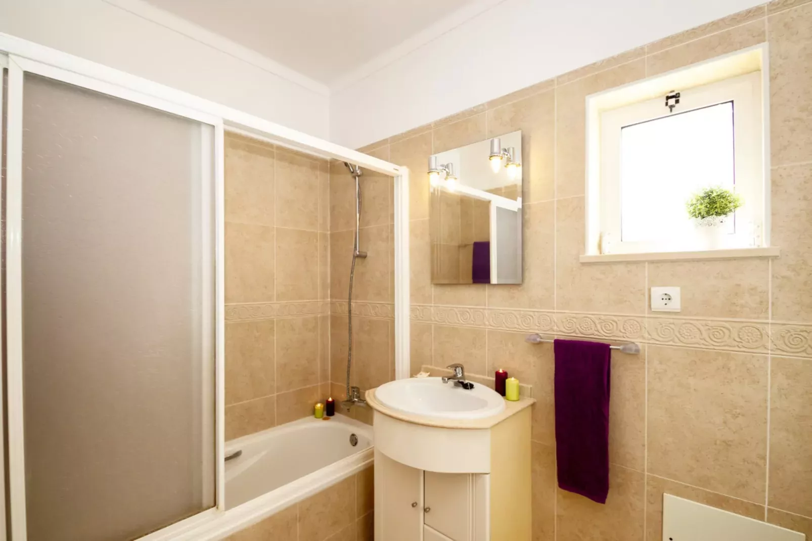 Townhouse Moreton-Bathroom