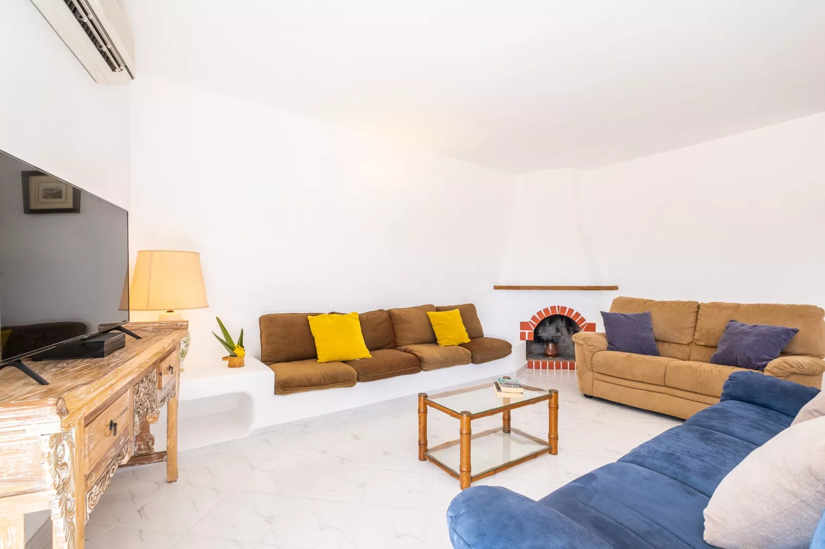 Villa Crisandra-Living room