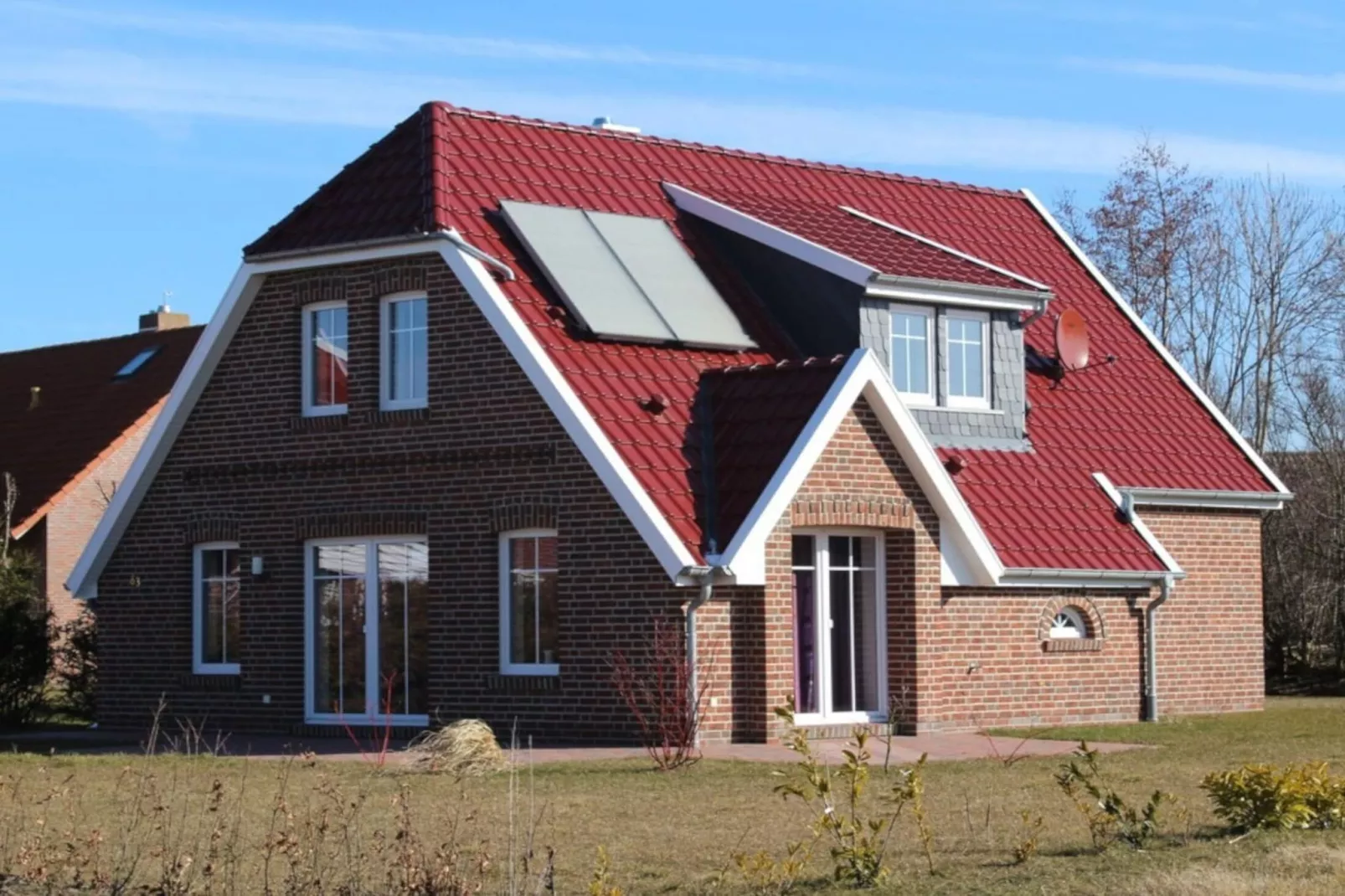 Großes Ferienhaus in einer Feriensiedlung-Exterior summer