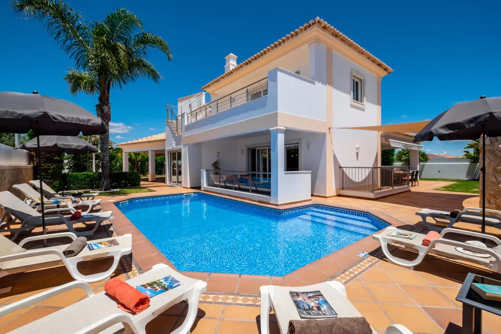 Villa Laguna-Exterior summer