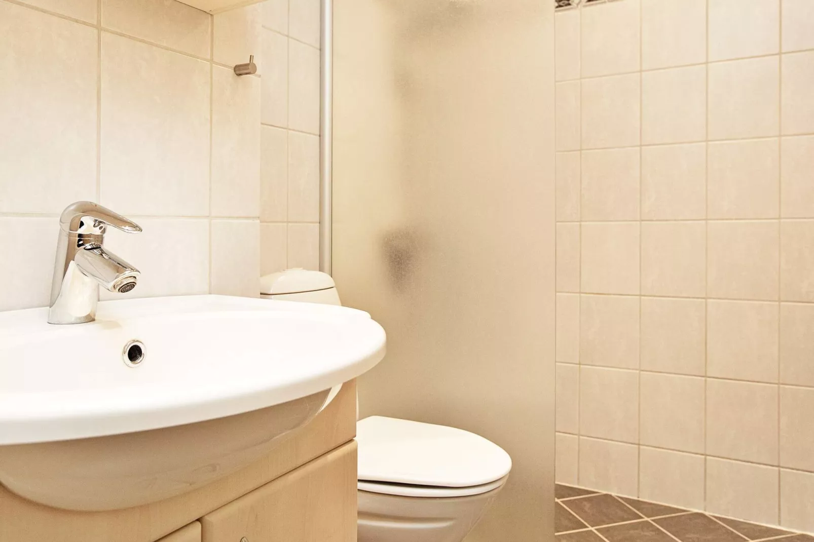 2 room w/seaview-Indoor