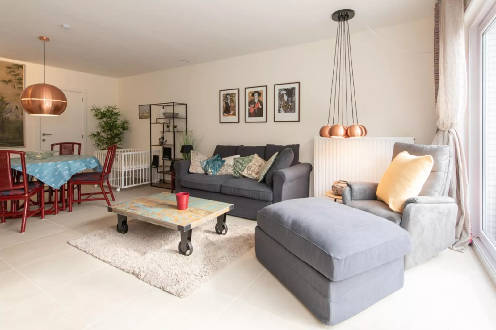 Caprice 0001-Living room