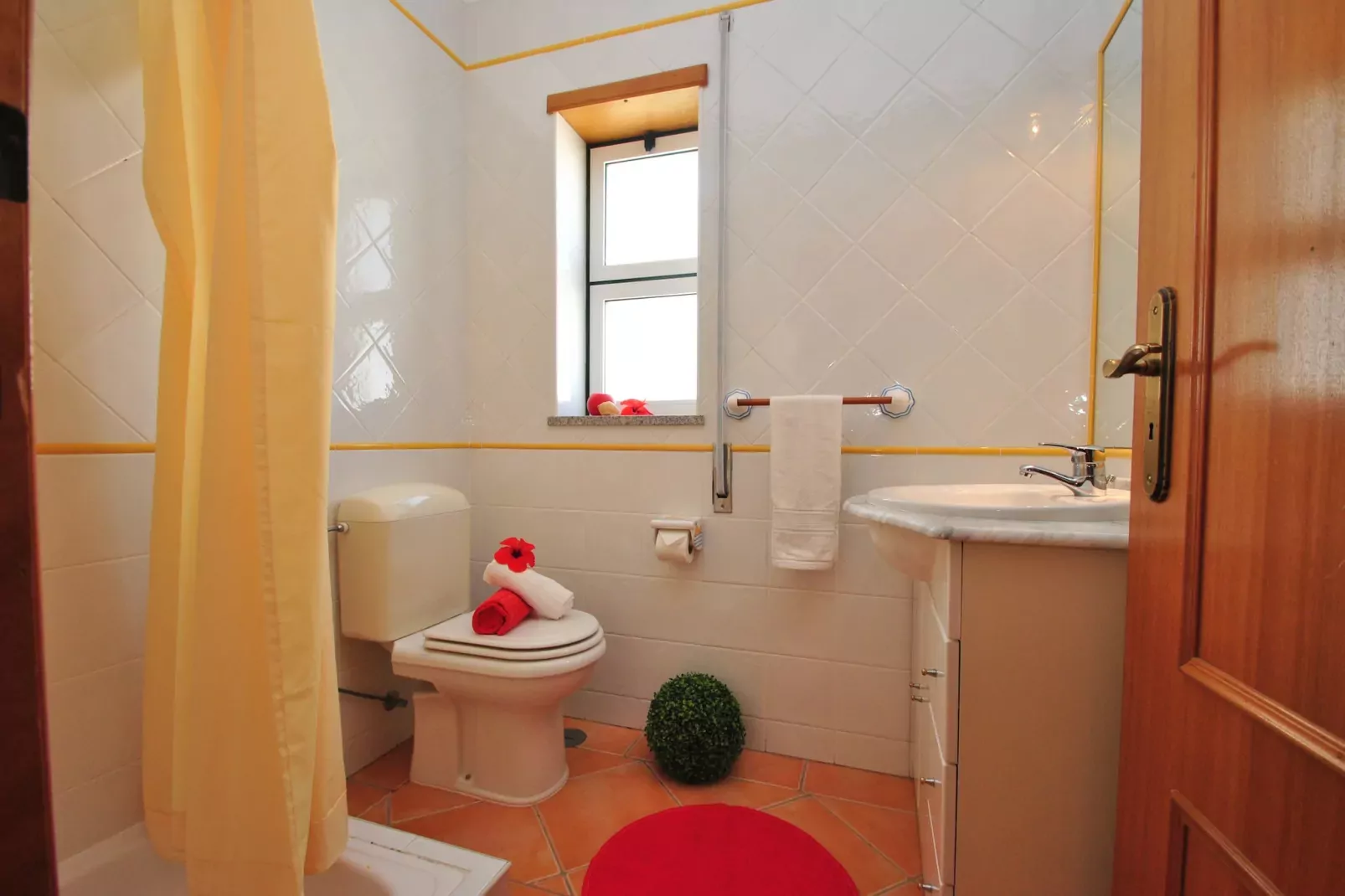 Apartment Jamaica-Bathroom