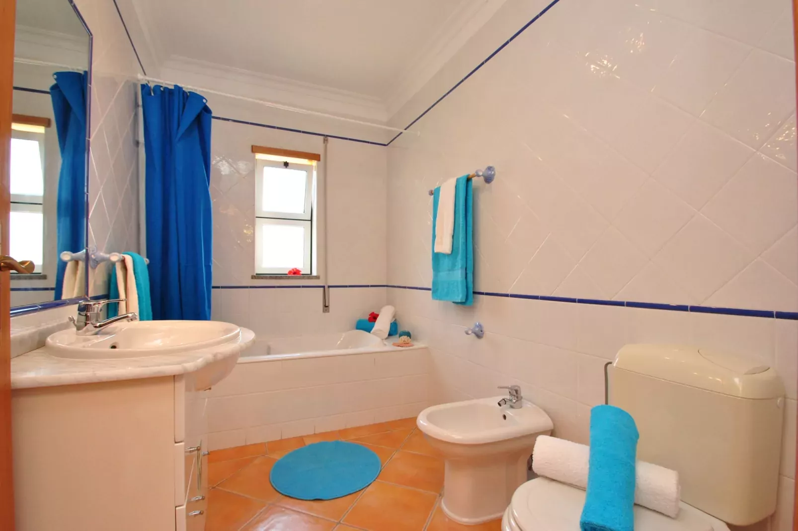 Apartment Jamaica-Bathroom