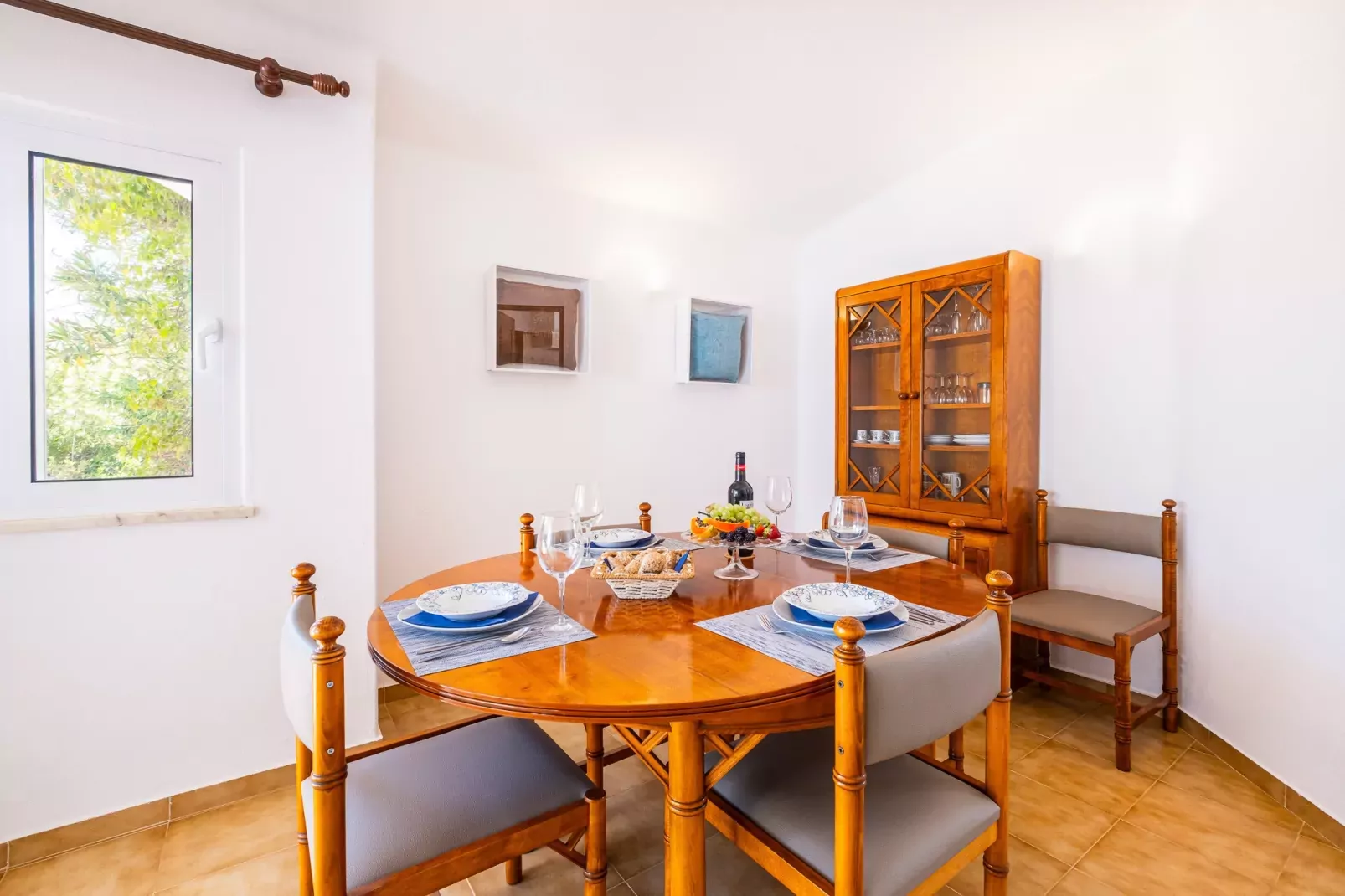 Villa Sunshine-Dining room
