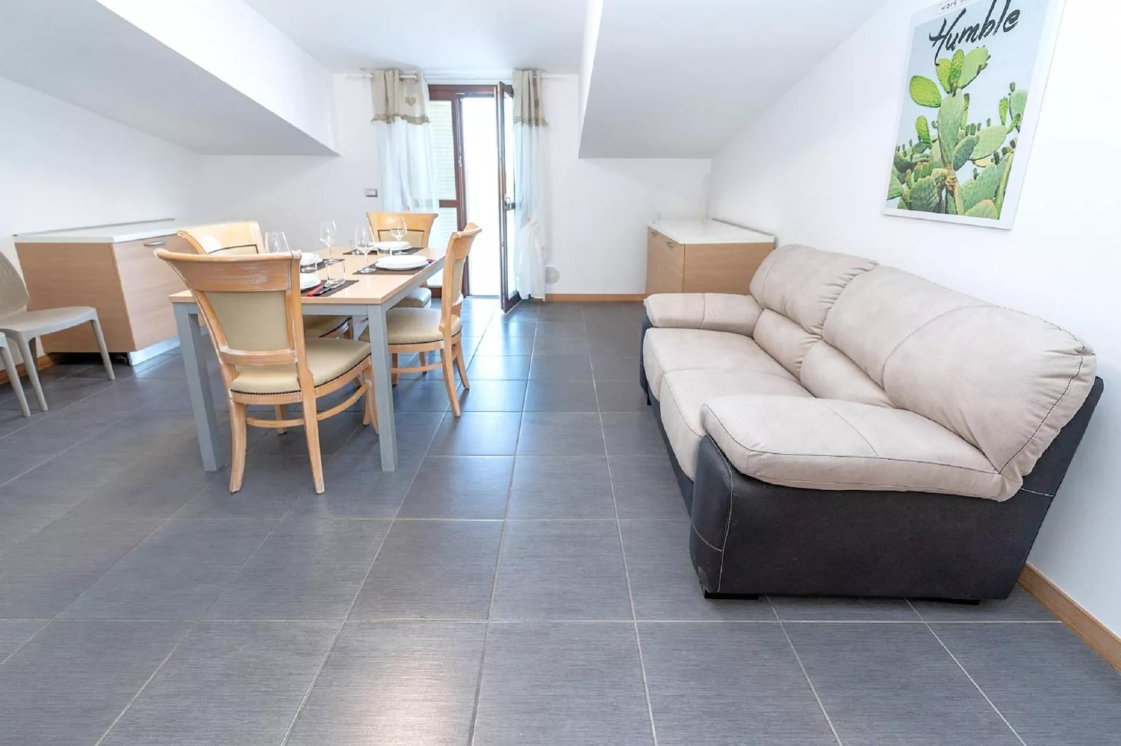 Bilo 3 Pax-Living room