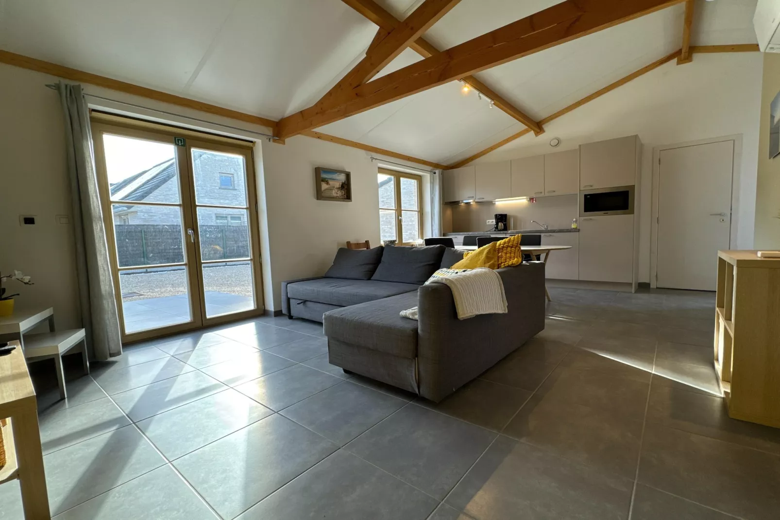 WH2 / 9-Living room