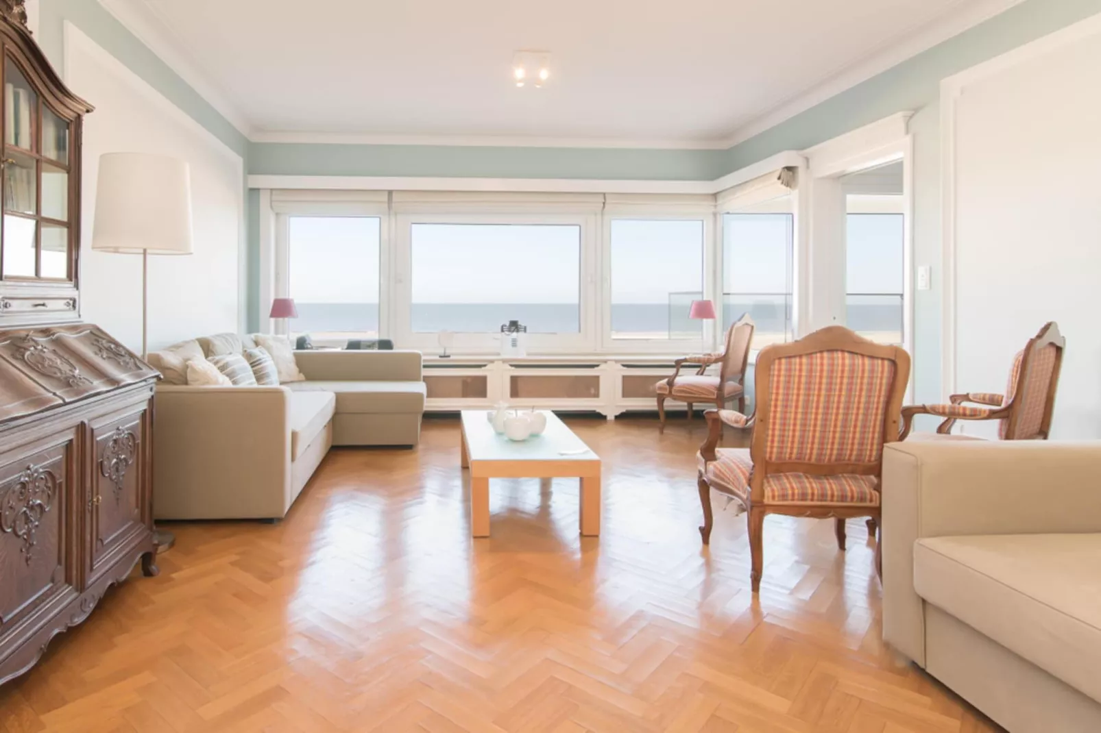 Continental-Living room