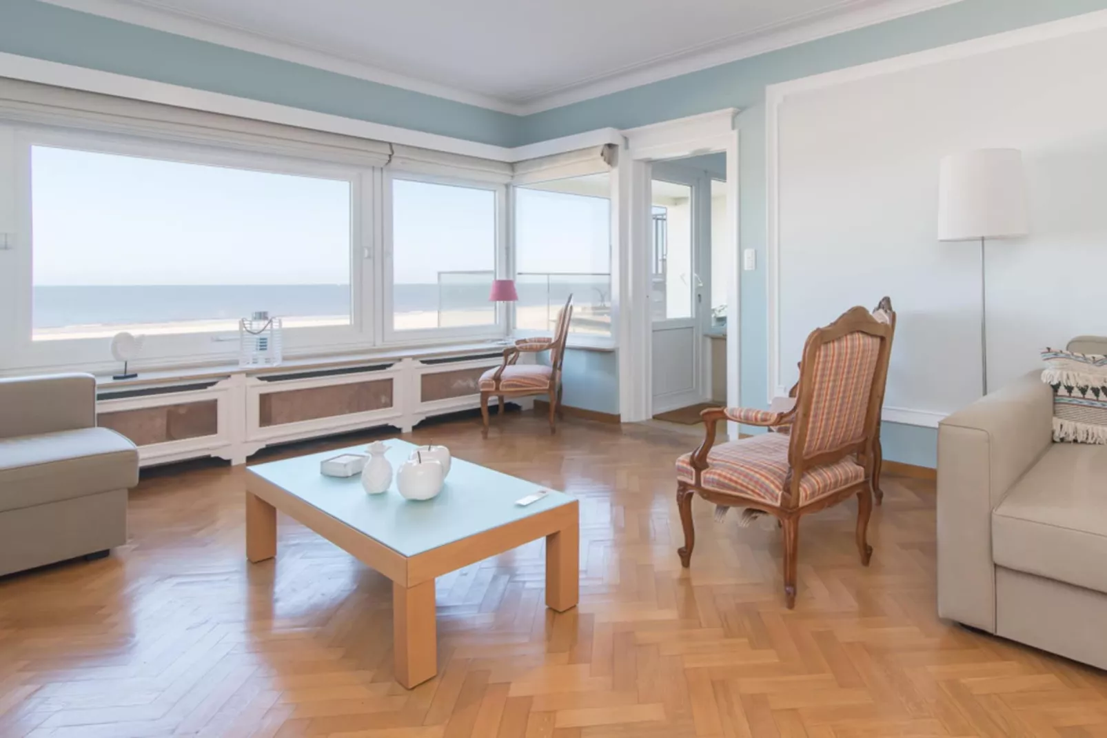 Continental-Living room
