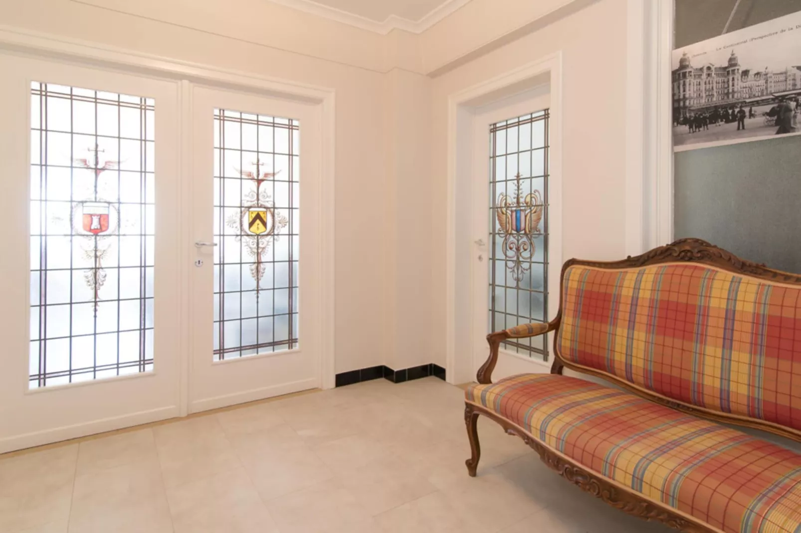 Continental-Living room