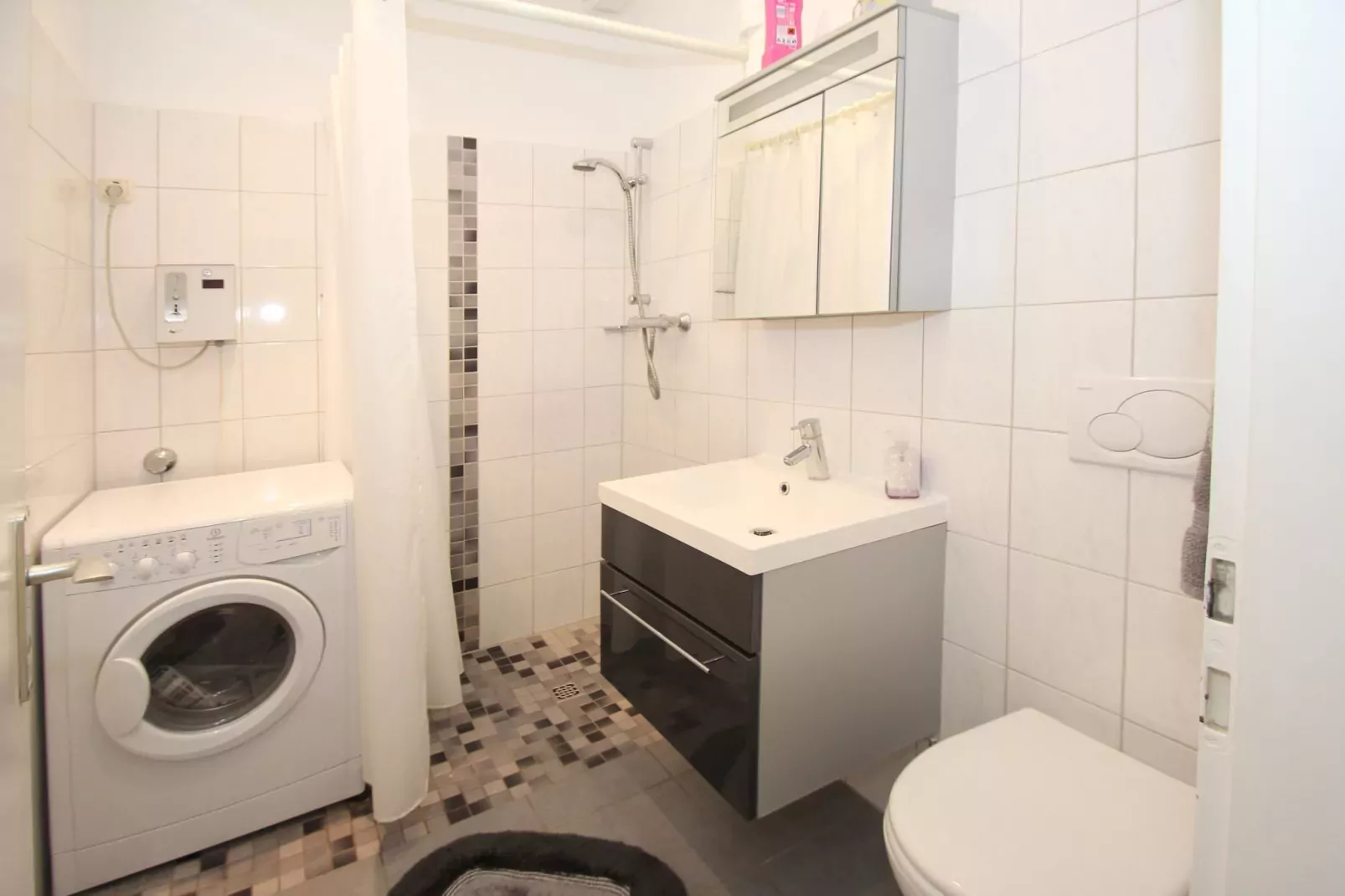 Bungalow Berumbur-Bathroom