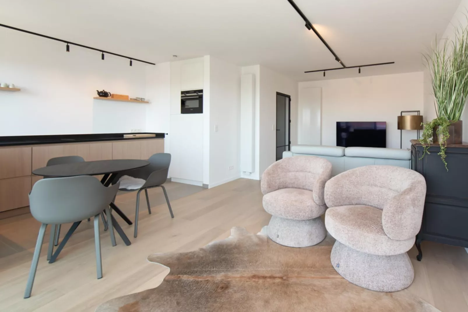 DE RA 10-Dining room