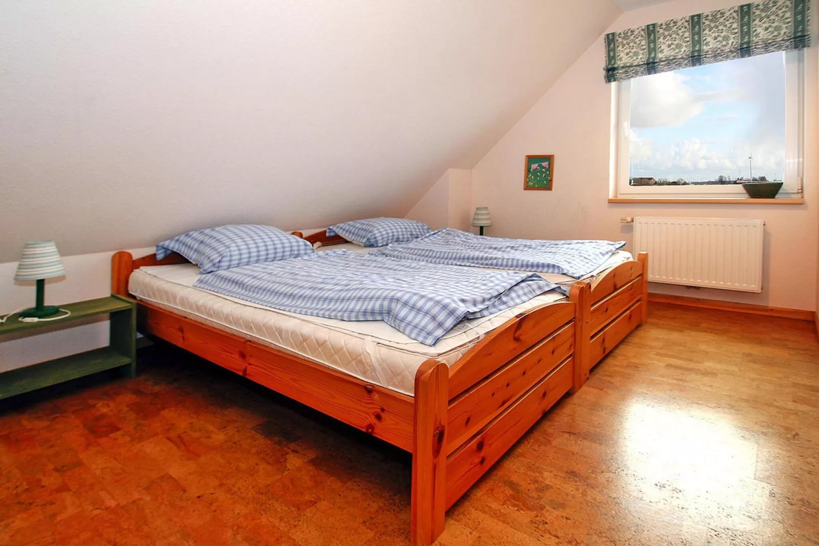 Großes Ferienhaus am Deichtor in Neßmersiel-Bedroom