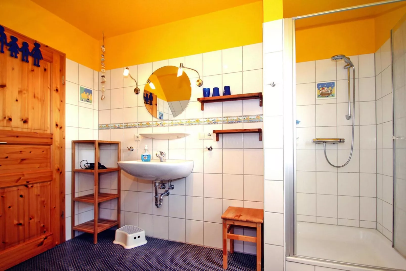Großes Ferienhaus am Deichtor in Neßmersiel-Bathroom