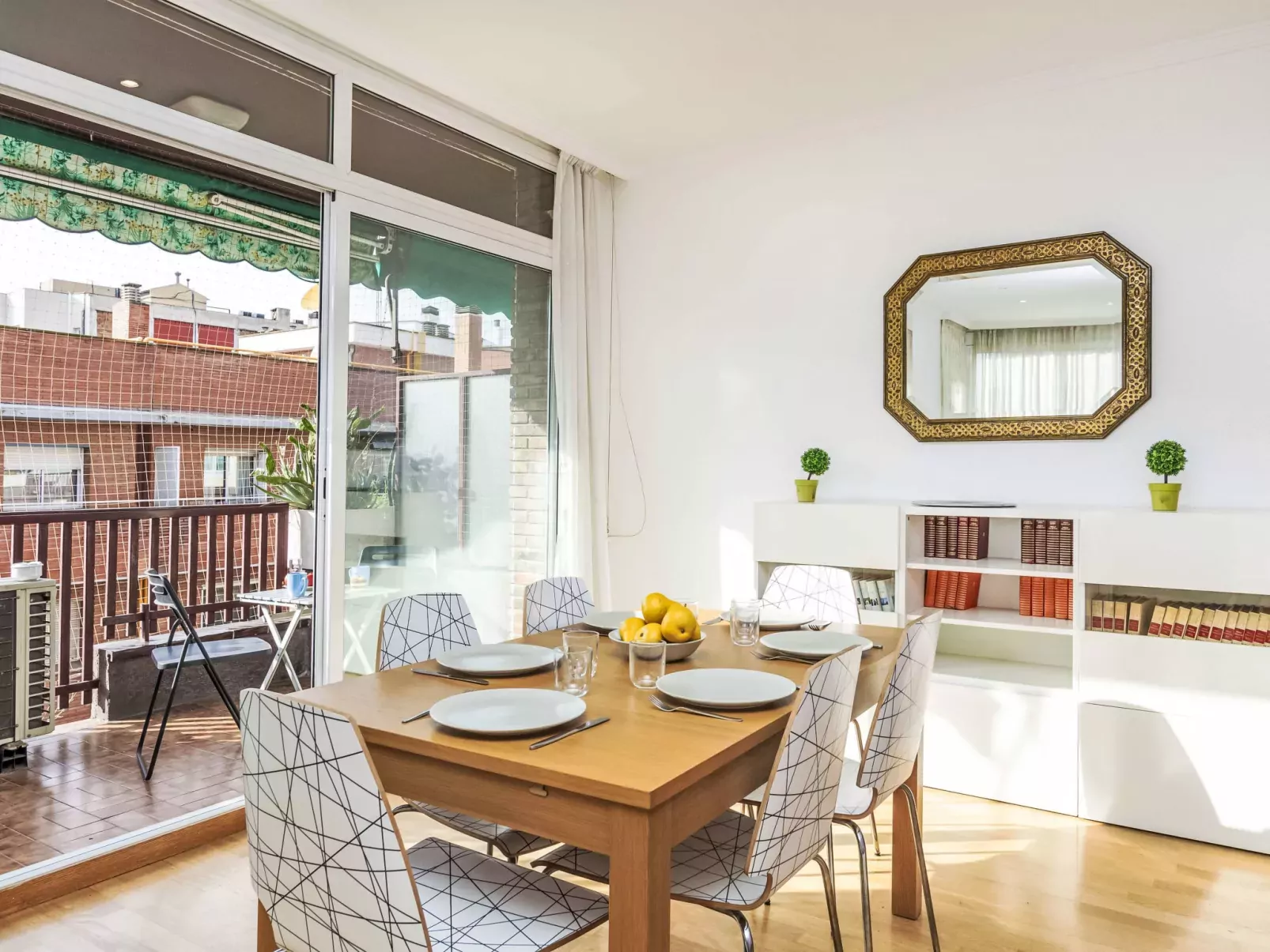 Sants-Les Corts Galileu-Inside